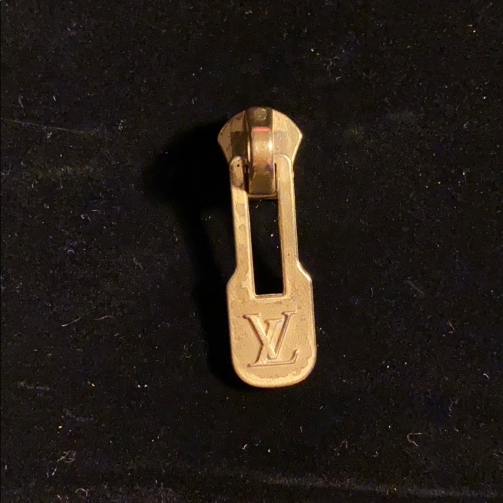 Louis Vuitton Zipper Pull